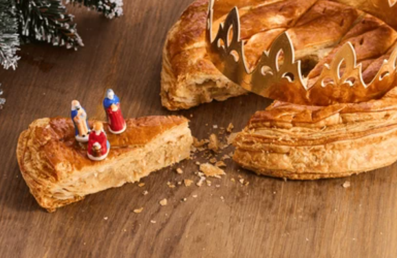 galette-des-rois-on-wooden-260nw-2407540053
